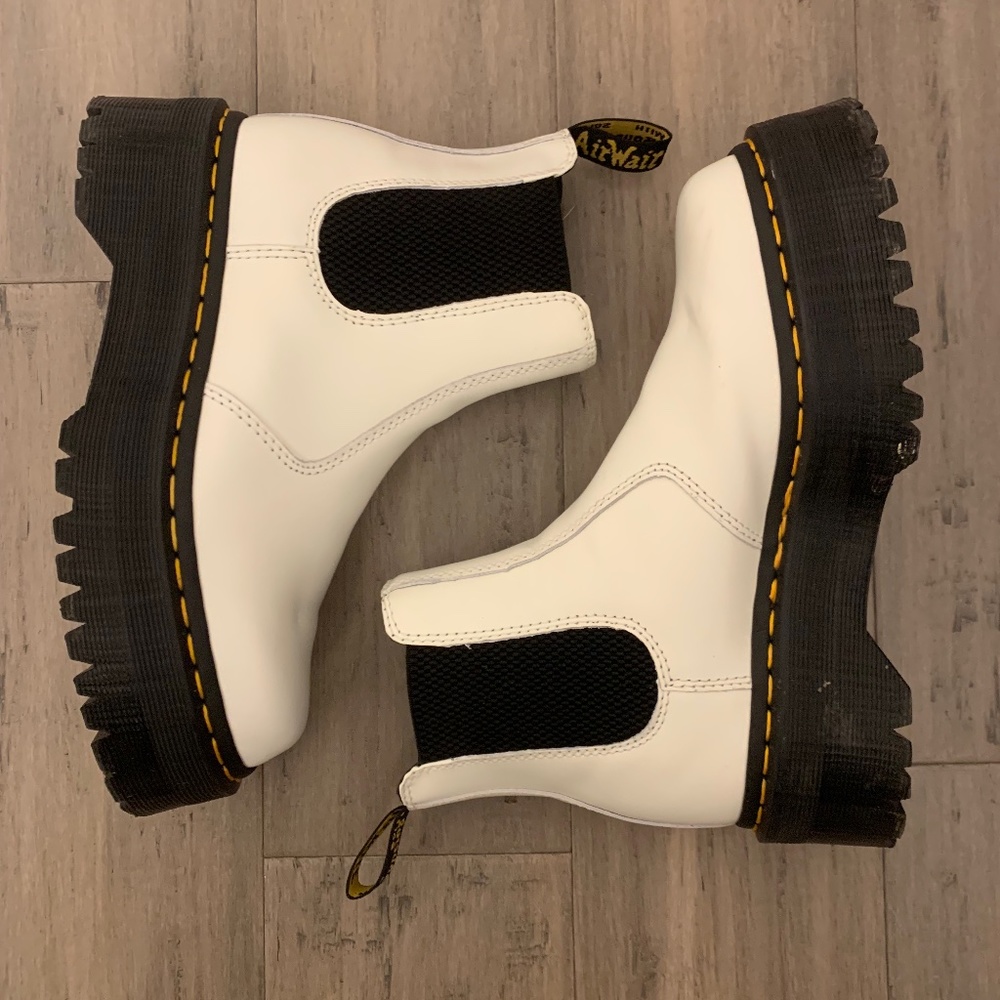Dr. Martens Women's Quad Platform Chelsea Boots size 7
